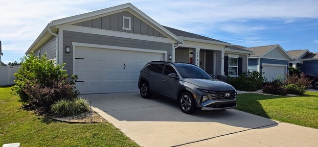 Building Photo - 3 bedroom 2 bath Open Floor Plan!