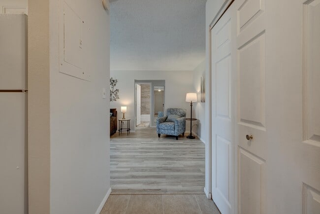 Building Photo - 4460 S Poplar St