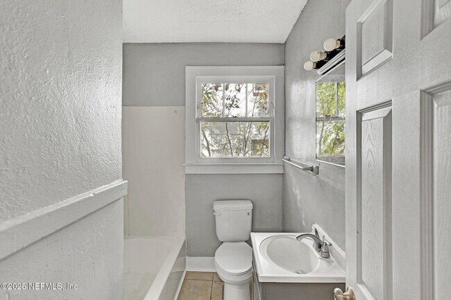 Foto del edificio - 1431 W 26th St