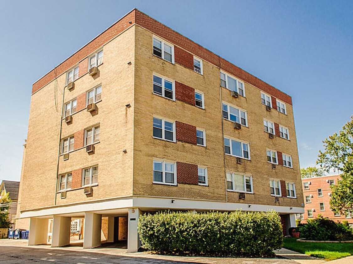 Foto principal - Fully Updated 2 Bed, 2 Bath Residence
