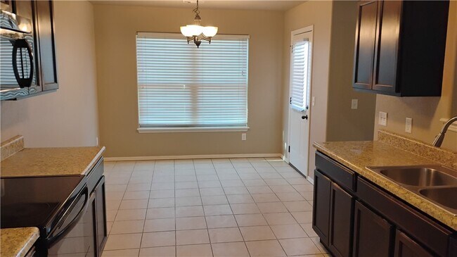 Foto del edificio - 100 Willow Dr