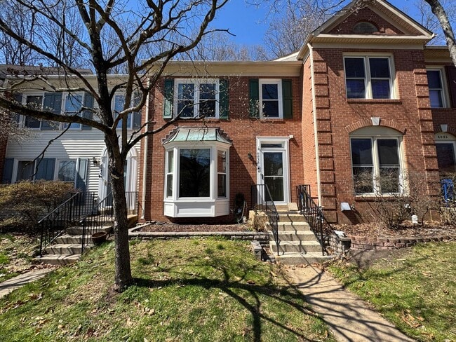 Gorgeous 3 Bed 2/2 Bath Interior Townhome In Little Rocky Run - Gorgeous 3 Bed 2/2 Bath Interior Townhome In Little Rocky Run