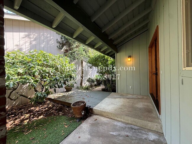 Foto del edificio - 13540 SW Hyland Park Ct
