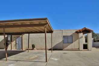 Building Photo - 1124 Plaza Oro Loma