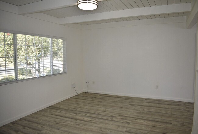 Foto del edificio - 900 Cross St