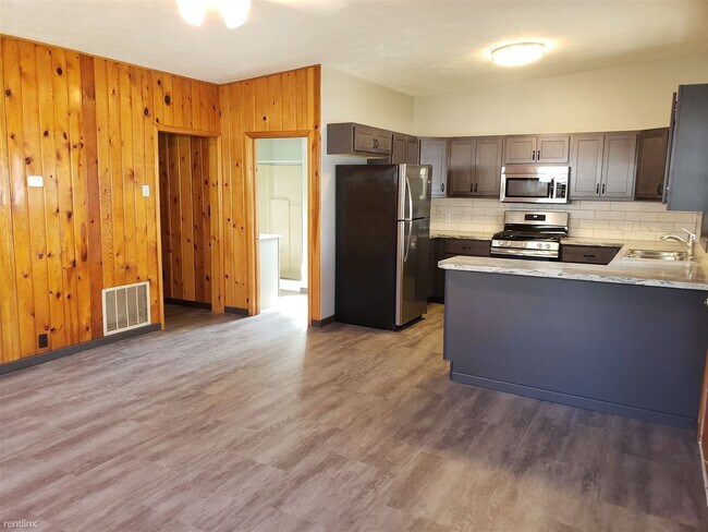 Building Photo - 2 br, 1 bath House - 16887 Shawano Dr