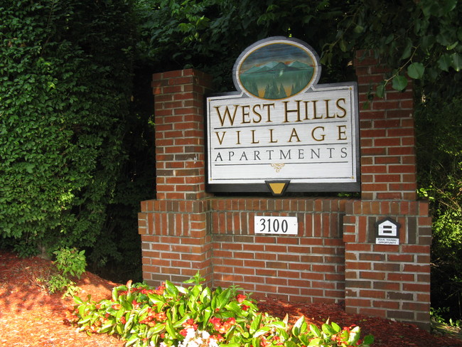 Entrada - West Hills Village Apartments