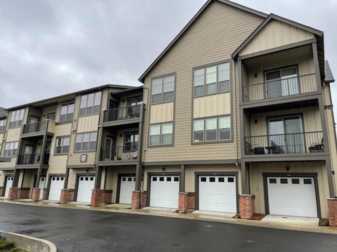 Foto principal - Newer Bethany Condo - 2 bedrooms 2 Baths, ...