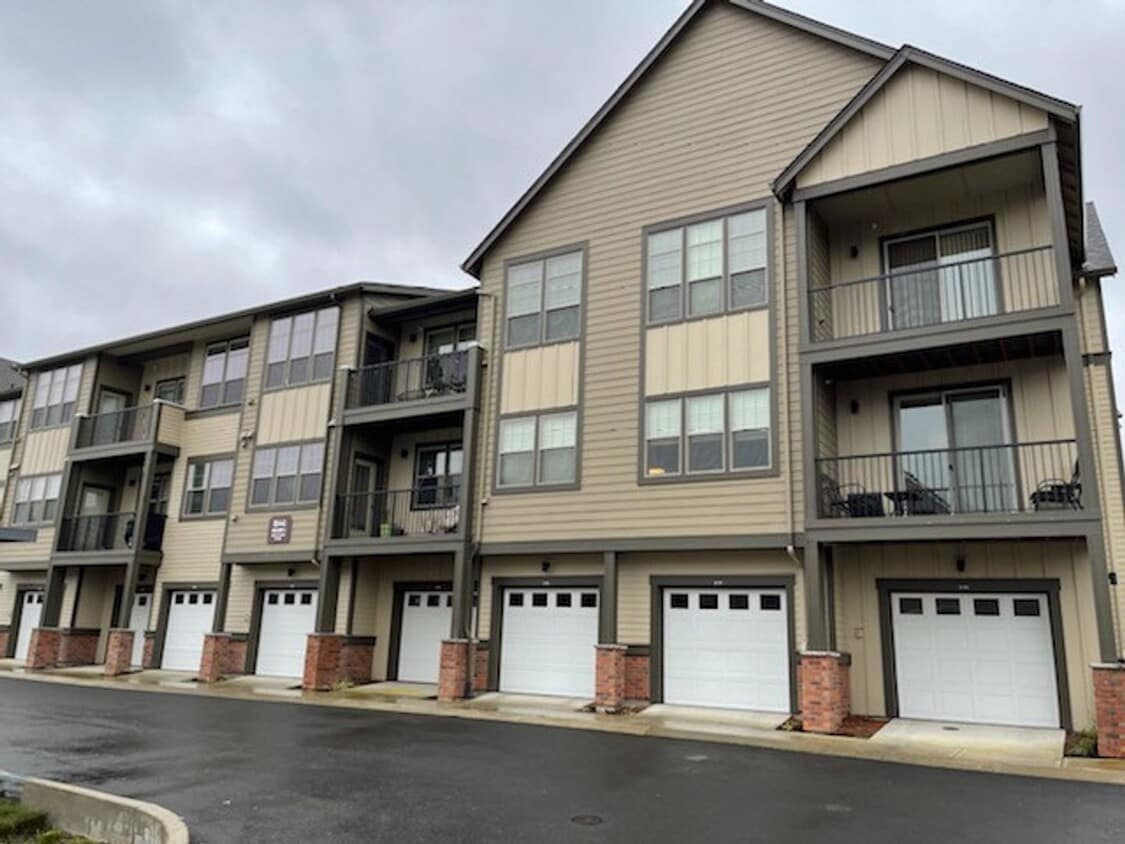 Primary Photo - Newer Bethany Condo - 2 bedrooms 2 Baths, ...