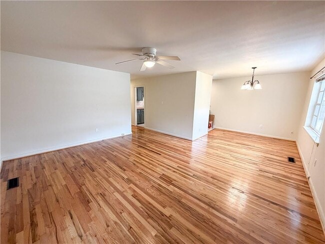 Foto del edificio - 220 Ennis St