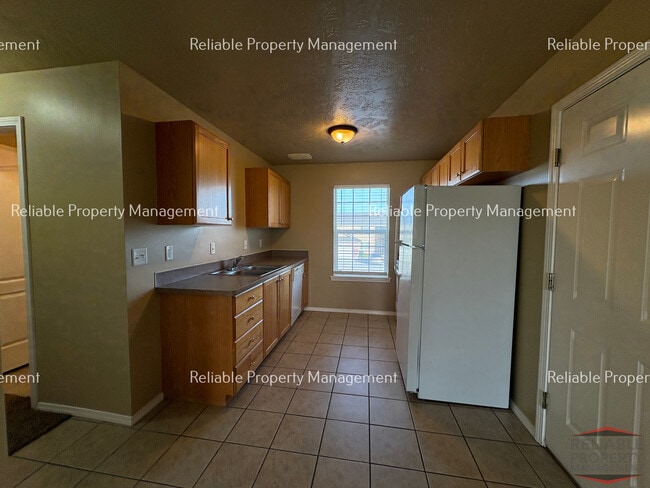 Building Photo - 577 Caribou St