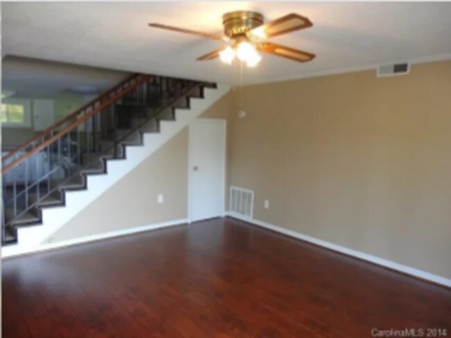 Comedor - 300 Greenbay Road