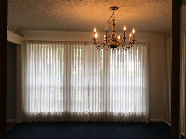 Building Photo - 16419 Heatherdale Dr