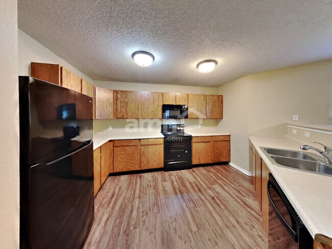 Foto del edificio - 202 Creekview Dr
