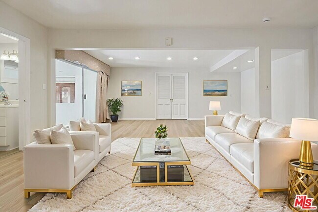 Foto del edificio - 5667 Heatherdale Dr