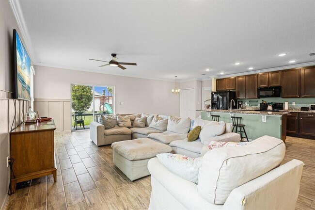Foto del edificio - 338 Pinecrest Loop