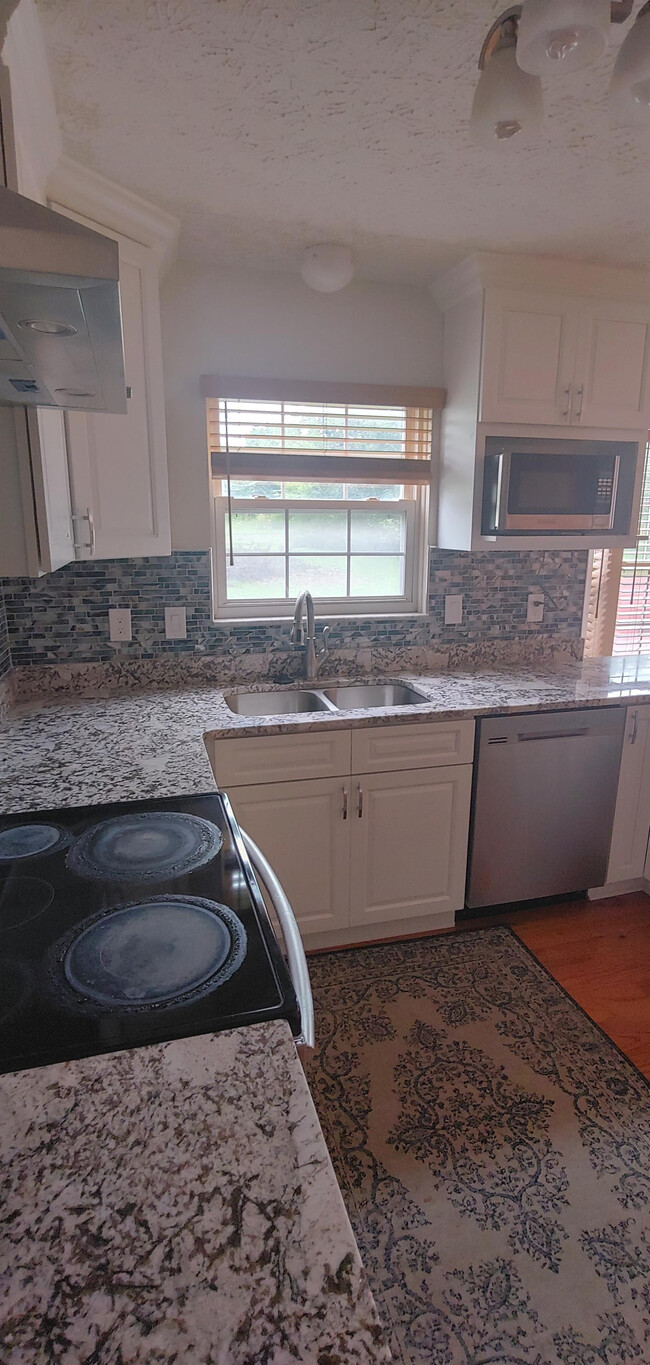 Building Photo - 6752 Riverside Glen Ct