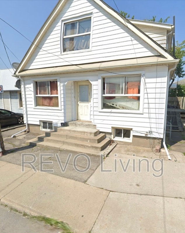 Building Photo - 131 Vine St S
