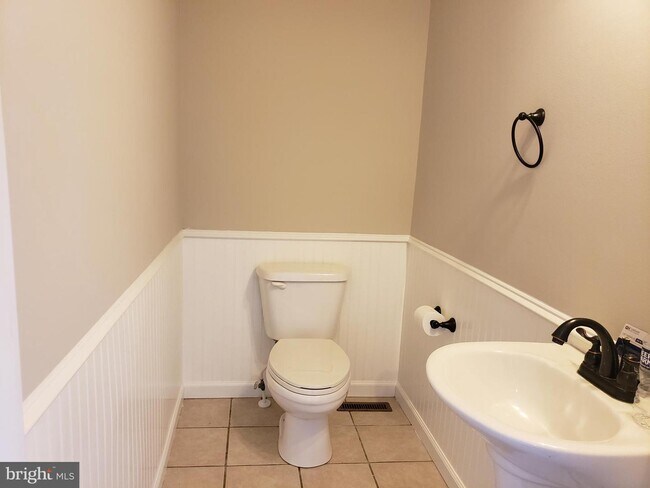 Building Photo - 29 Renza Ln