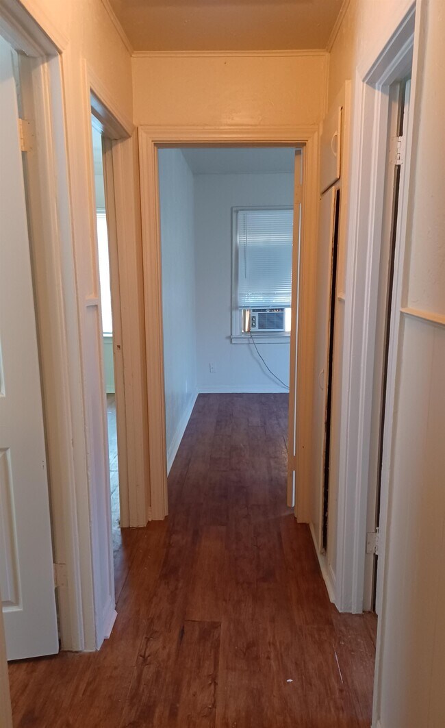 Building Photo - 812 Bell Dr