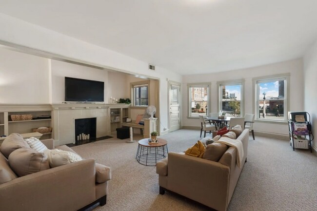 Building Photo - 2311 W Wisconsin Ave