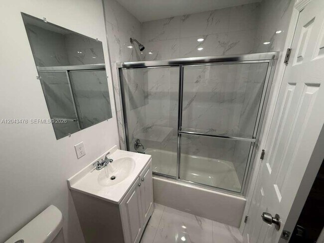 Building Photo - 225 SW 76th Ct