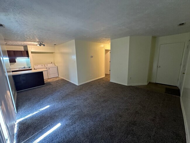 Foto del edificio - 6376 Applecross Ave