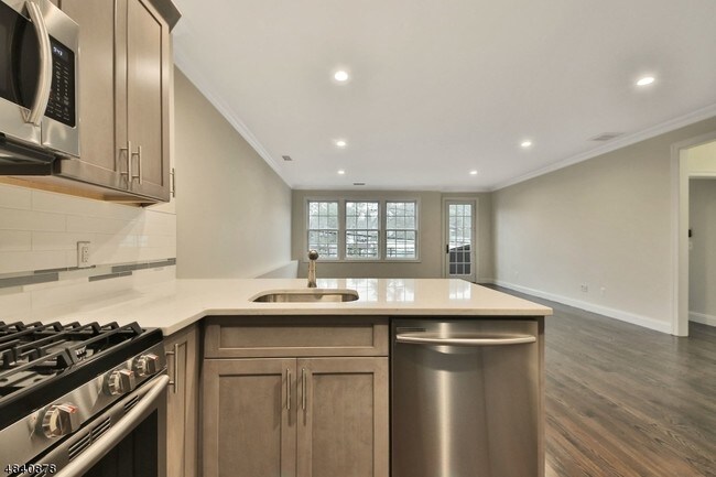 Building Photo - 115 Watchung Ave