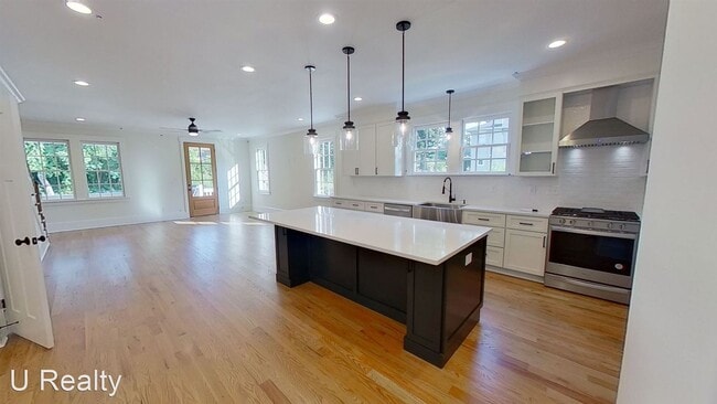 Building Photo - 4 br, 3 bath House - 1706 S Mint St Unit #B