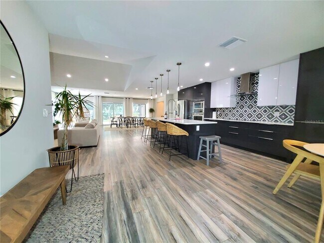 Foto del edificio - 6522 Hidden Beach Cir