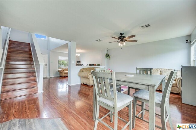 Building Photo - 676 Goldenrod St