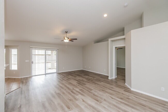 Foto del edificio - 4890 E Shapinsay Dr