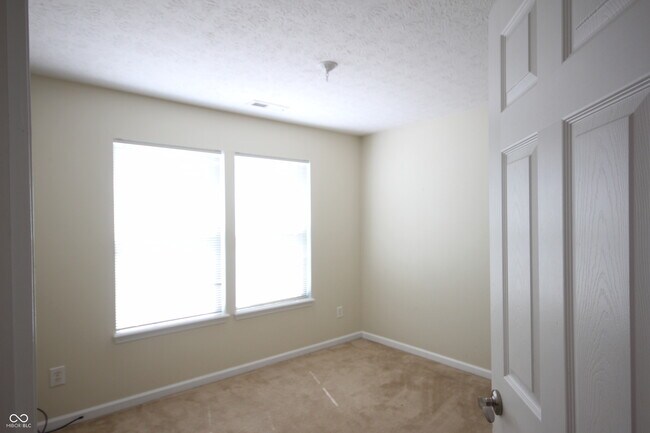 Building Photo - 1554 Stanford Dr
