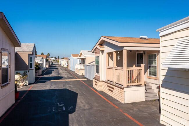 Building Photo - 2060 Newport Blvd