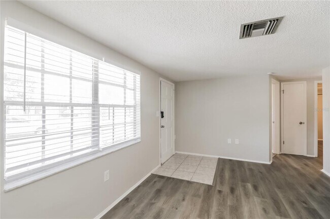 Foto del edificio - 7224 Parrot Dr