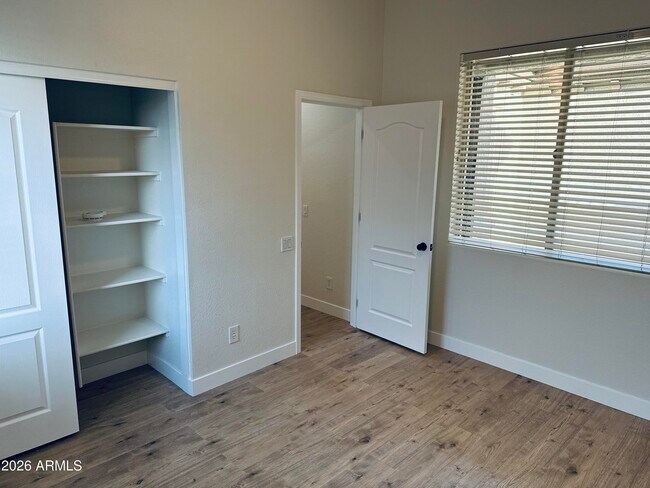 Foto del edificio - 2119 N Pacey Rd