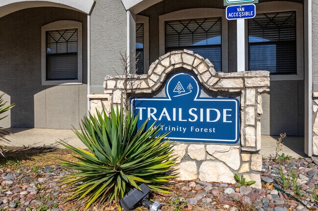 Señalización - Trailside at Trinity Forest