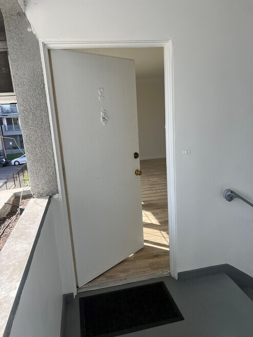 Building Photo - 12233 Vanowen St