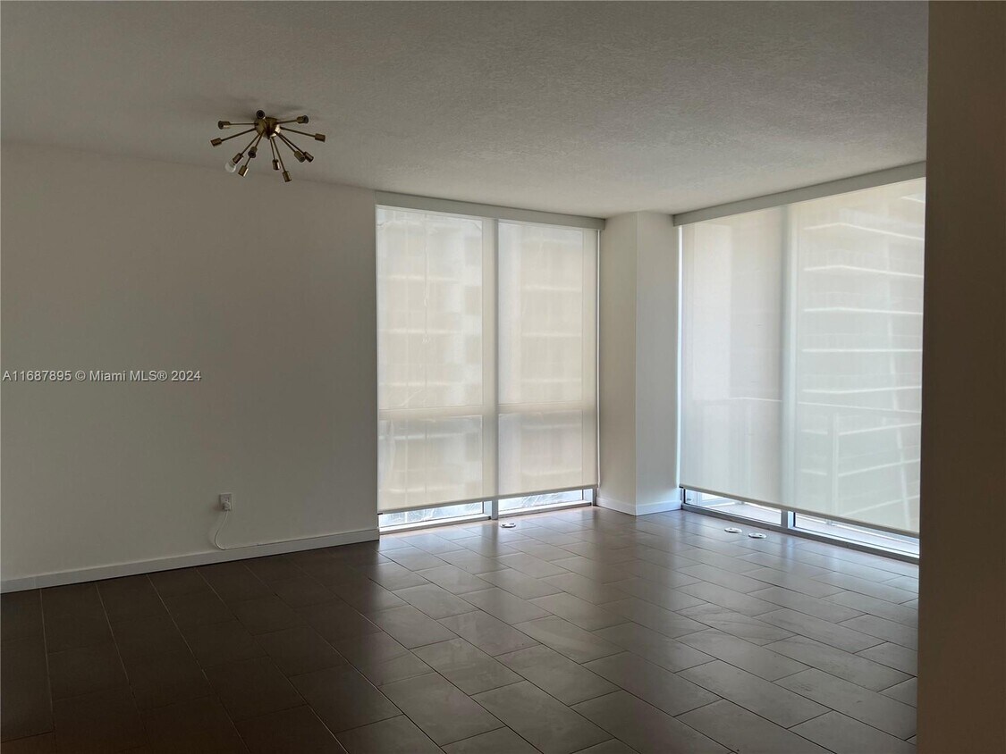 Primary Photo - 1060 Brickell Ave