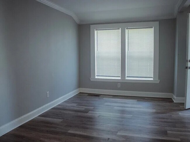 Foto del edificio - This spacious property offers a comfortabl...