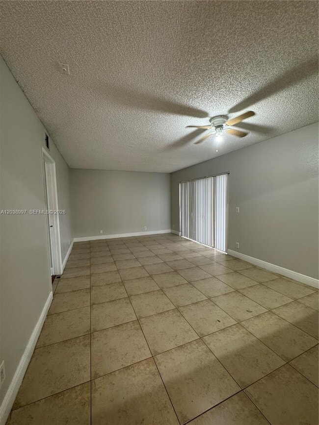 Building Photo - 1465 Lake Crystal Dr