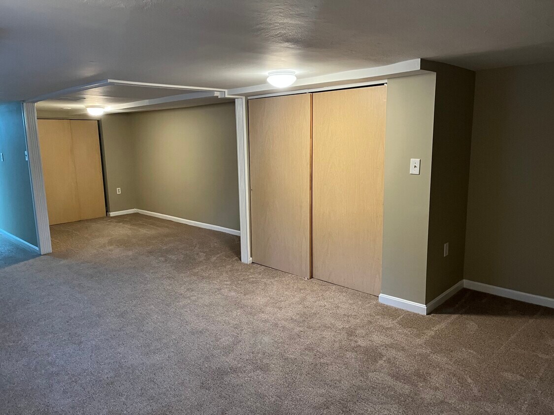Studio bedroom - 6201 Frederick Rd