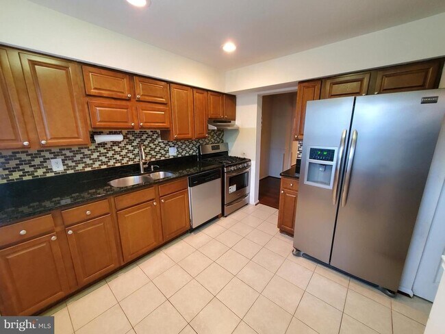 Building Photo - 2077 Pilgrim Dr