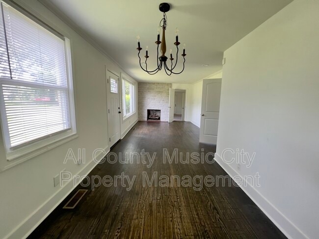 Foto del edificio - 1013 Chadwell Dr