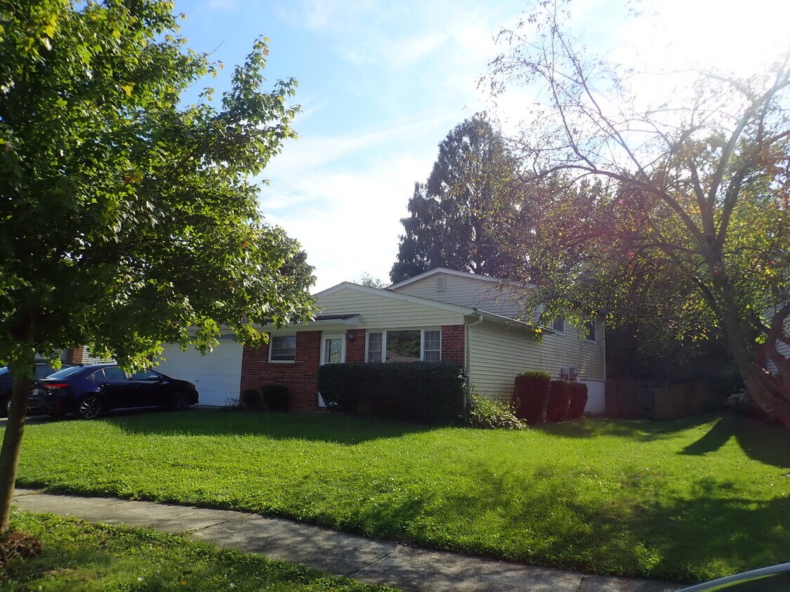 Foto principal - 1899 Shallowford Ave
