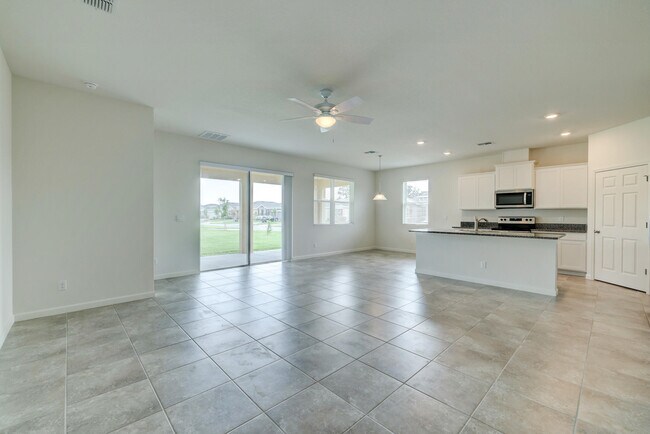 Building Photo - 2410 Condor Ln SW