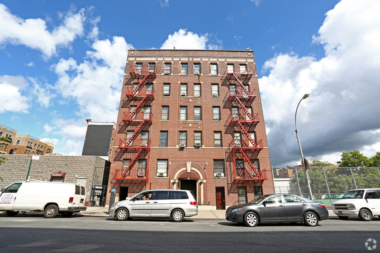 Building Photo - 8-10 Vermilyea Ave