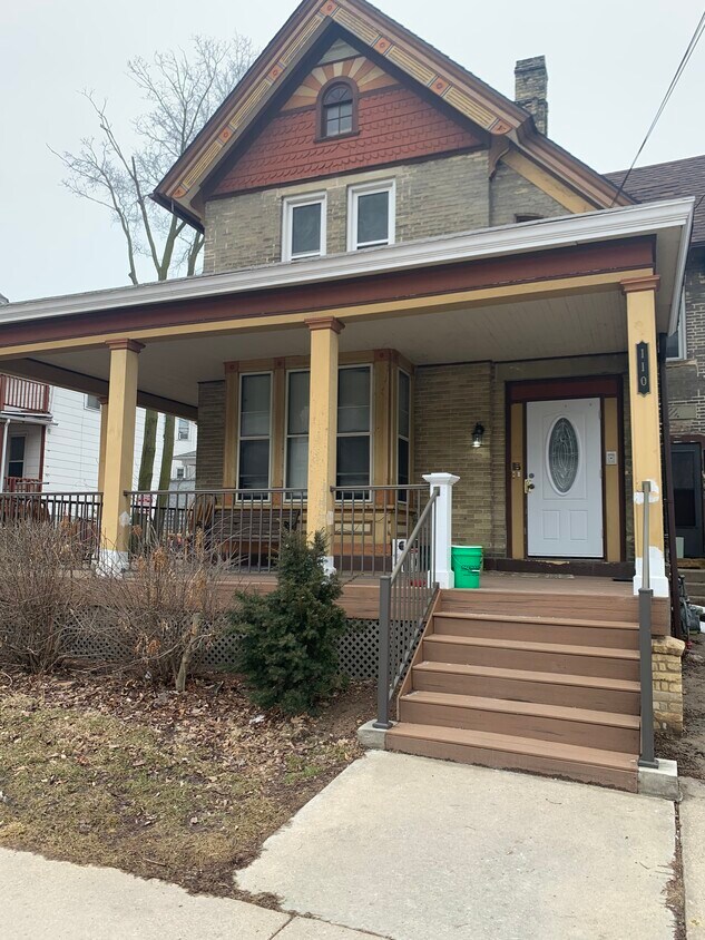 Primary Photo - 110 E Johnson St