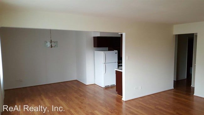 Building Photo - 2205 E 87th St