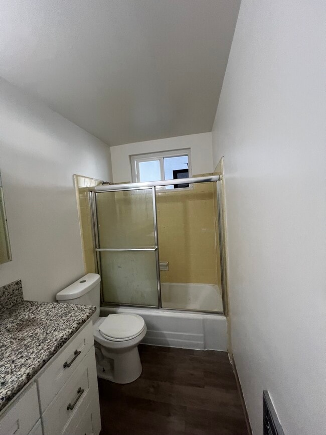 Foto del edificio - 3533 W 108th St